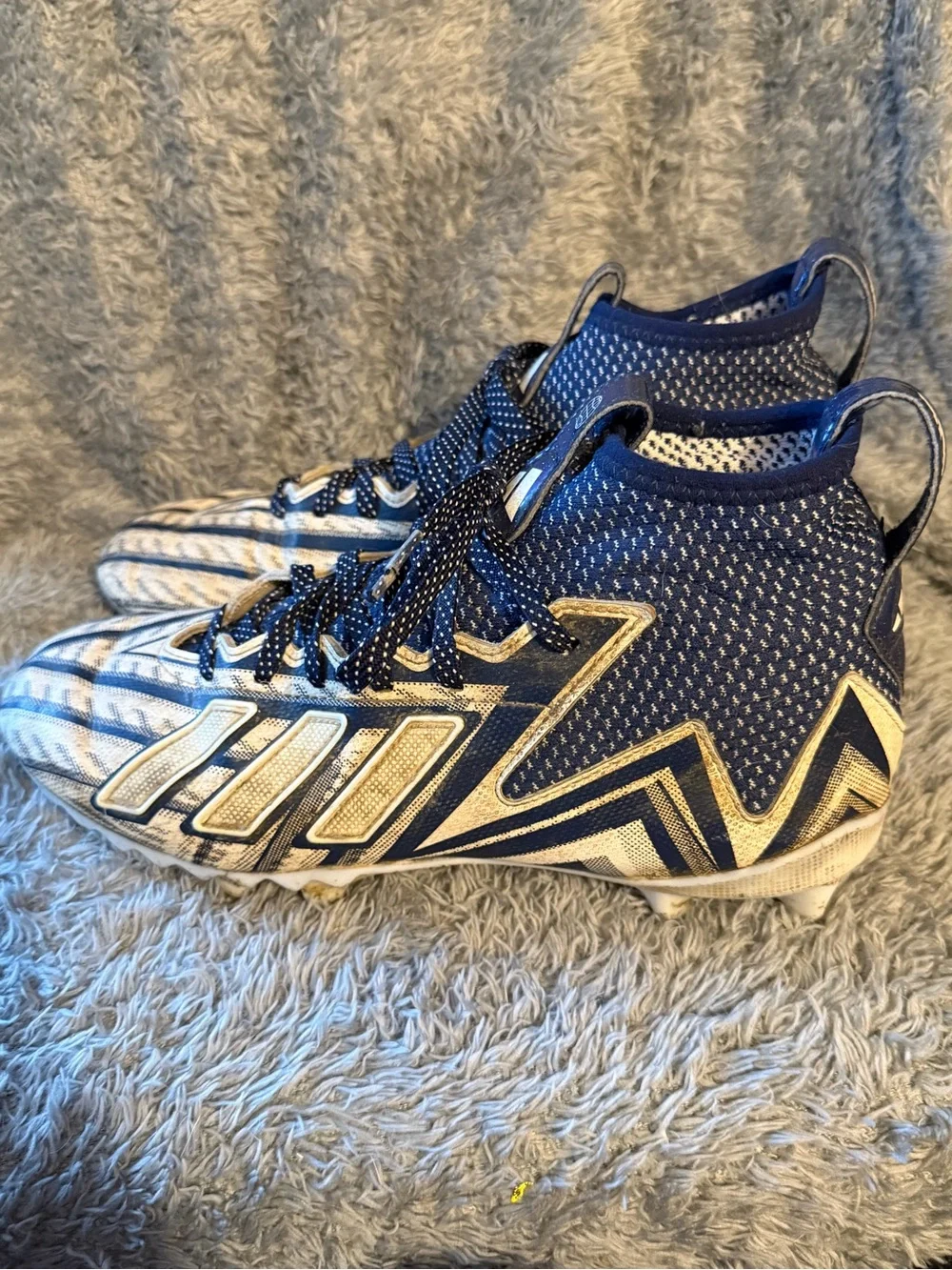 adidas Navy‎ and White Men's Cleats Sneakers Size 8 Flaws